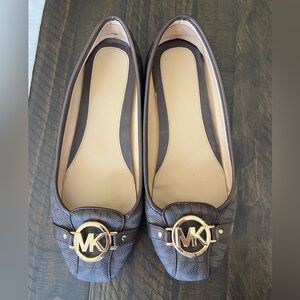 EUC michael Kors flats womens size 9.5, small scuff mark on right heel